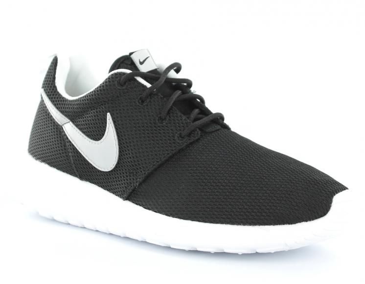 basket nike roshe run noir et blanc